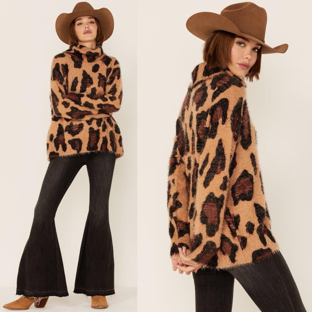 SHOW ME YOUR MUMU WOMEN'S CHEETAH FEVER SWEATER